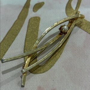 Gold-Tone Pearl Accent Women’s Brooch Pin